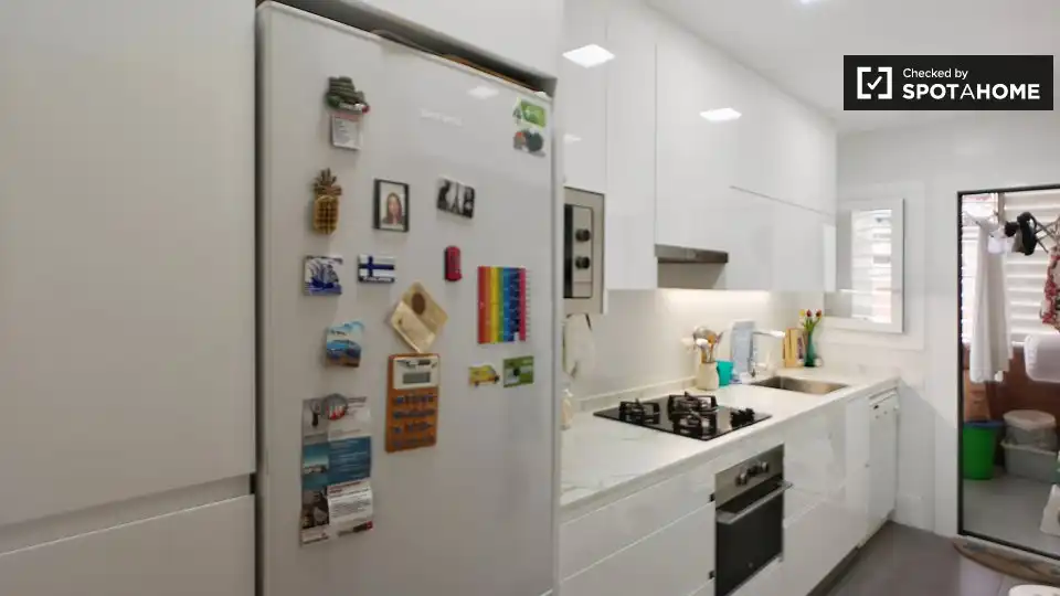 Cocina de Piso para compartir en Barcelona con Aire acondicionado, Calefacción y Amueblado