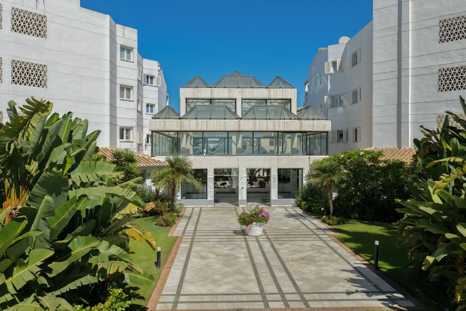 Außenansicht von Wohnungen zur Miete in Marbella mit Klimaanlage, Heizung und Terrasse