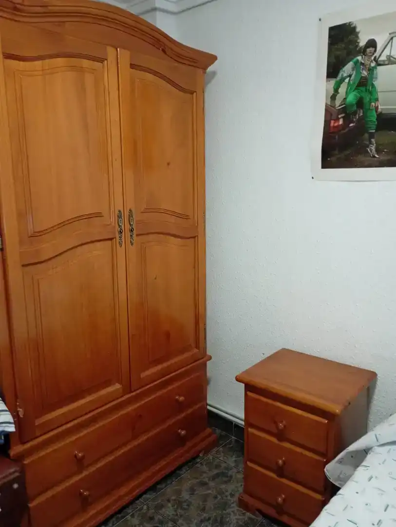 Bedroom of Flat for share in Chiva  with Air Conditioner, Storage room and Furnished