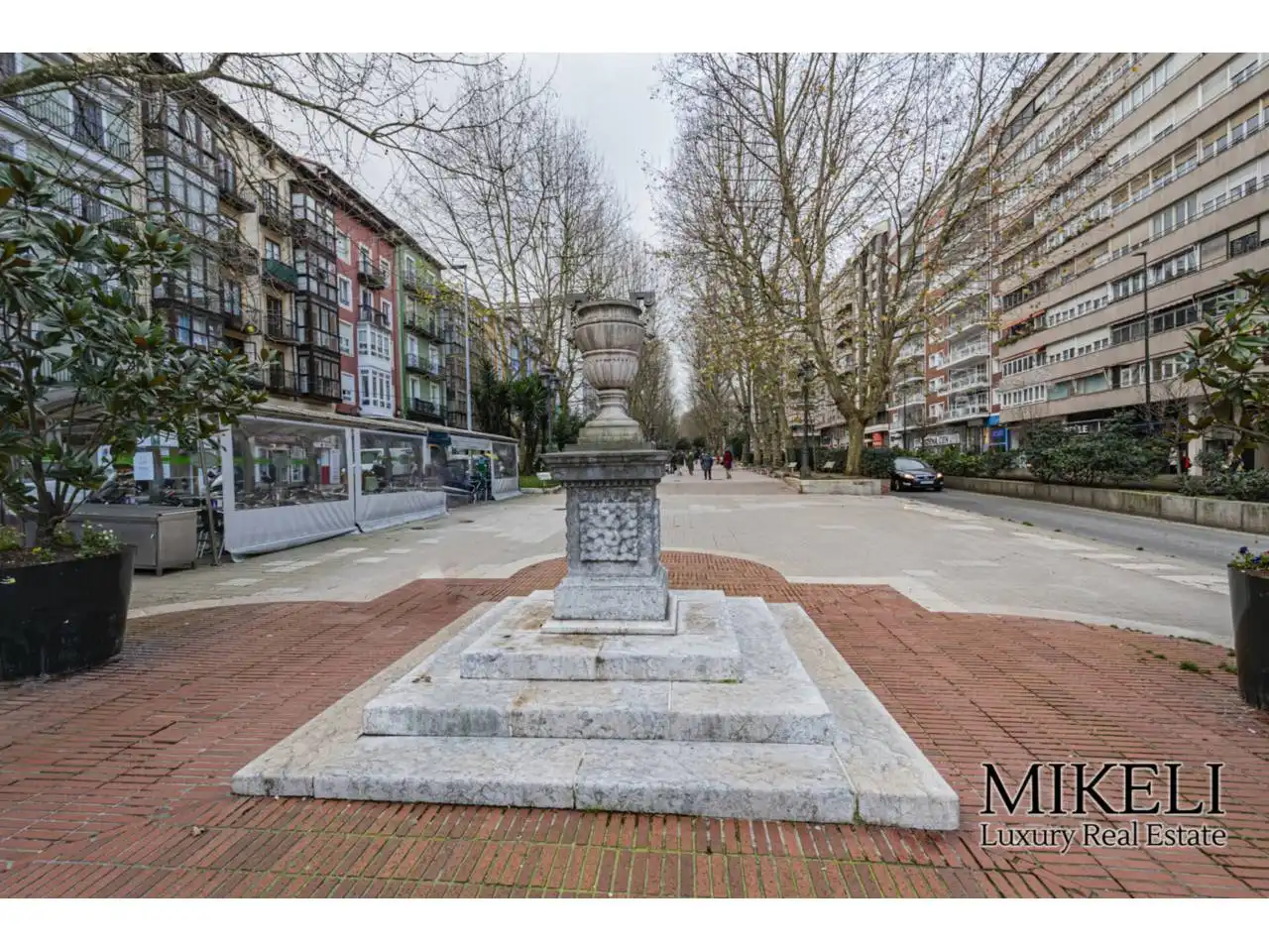 Vista exterior de Edificio en venta en Santander