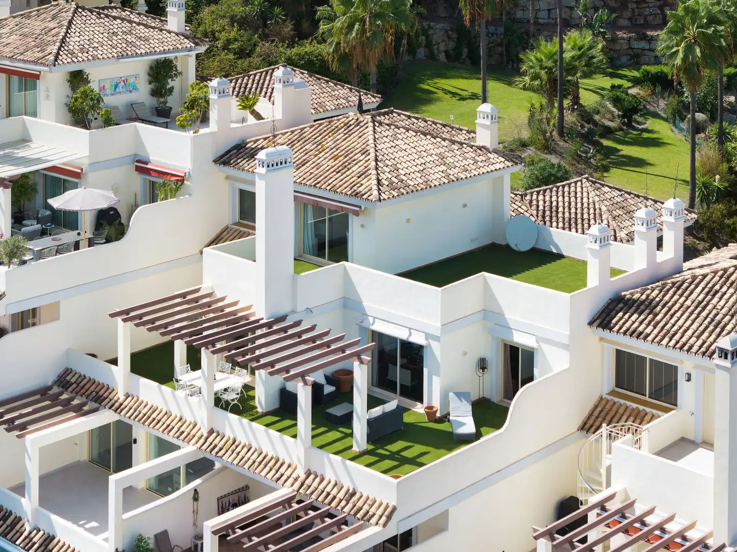 Vista exterior de Àtic en venda en Marbella amb Aire condicionat, Terrassa i Traster