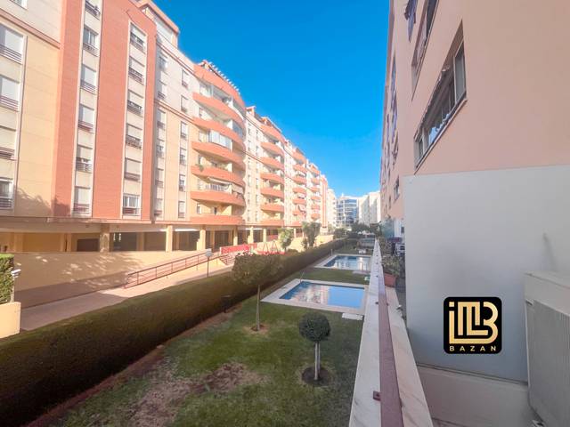 Apartamento en Alquiler en Calle Kandinsky en El Tejar - Hacienda Bizcochero