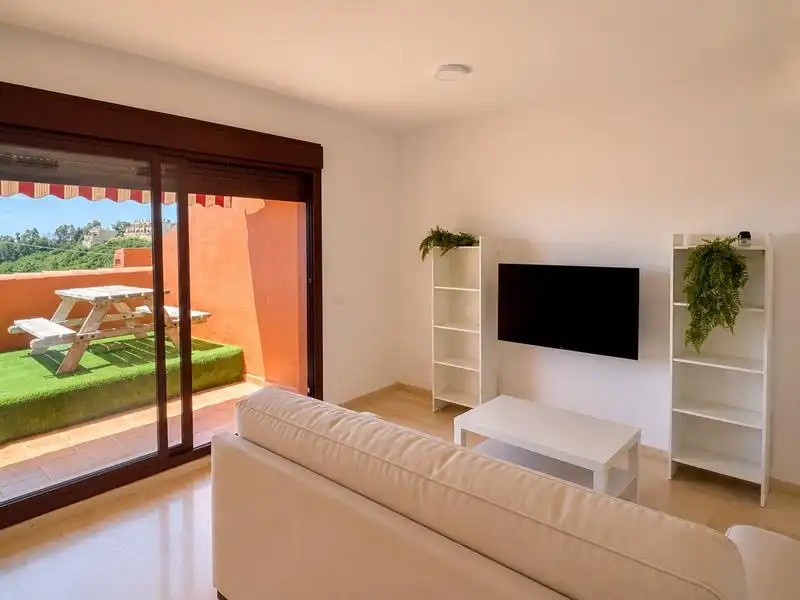 Sala d'estar de Àtic en venda en Manilva amb Aire condicionat, Calefacció i Jardí privat