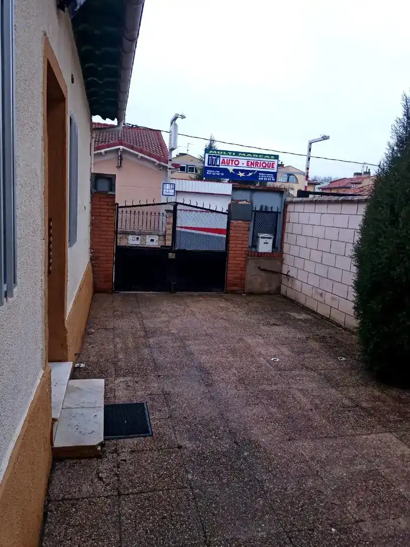 Aparcament de Casa o xalet en venda en Burgos