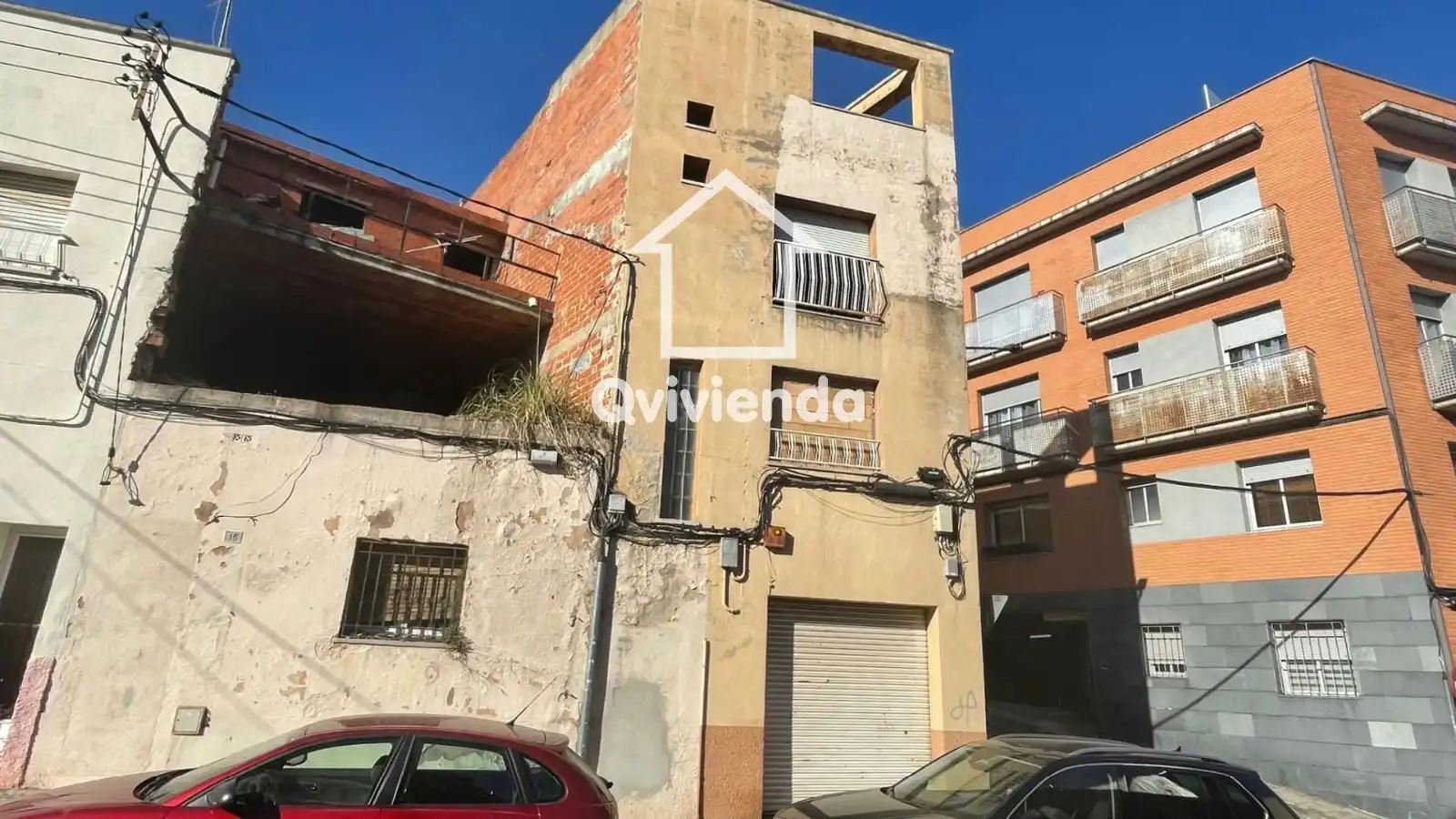 Vista exterior de Edifici en venda en Terrassa