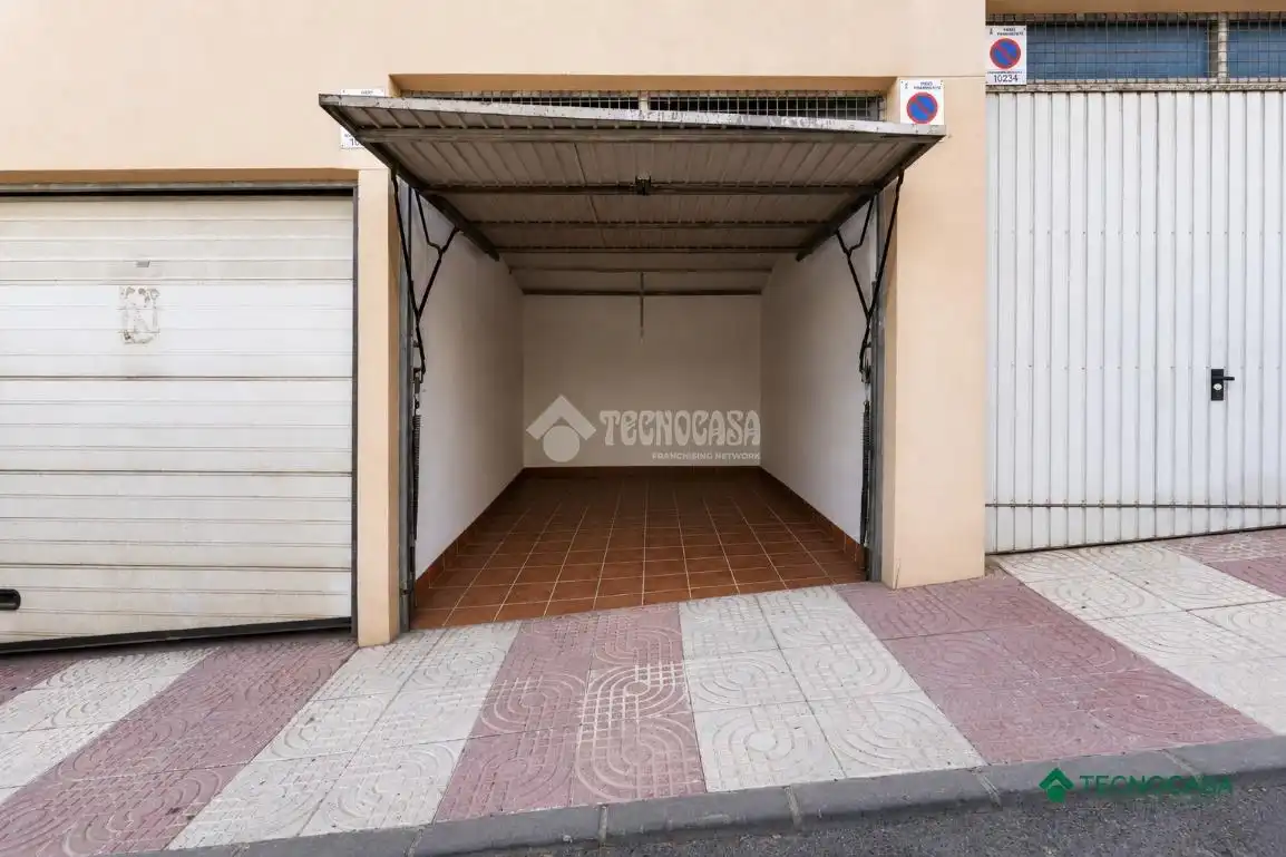 Aparcament de Pis en venda en Roquetas de Mar amb Parquet i Terrassa