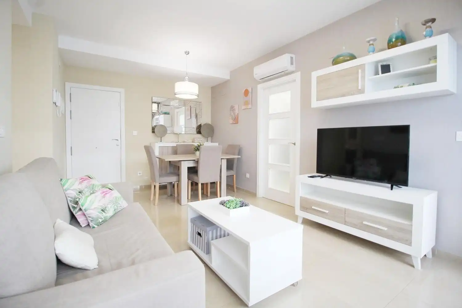 Sala d'estar de Apartament en venda en Oropesa del Mar / Orpesa amb Aire condicionat, Jardí privat i Terrassa