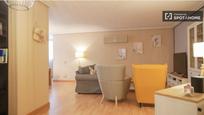 Living room of Flat to rent in  Madrid Capital  with Air Conditioner, Heating and Furnished