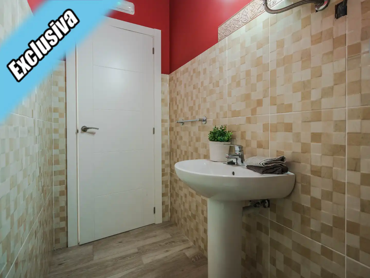 Badezimmer von Geschaftsraum zum Verkauf in Limpias
