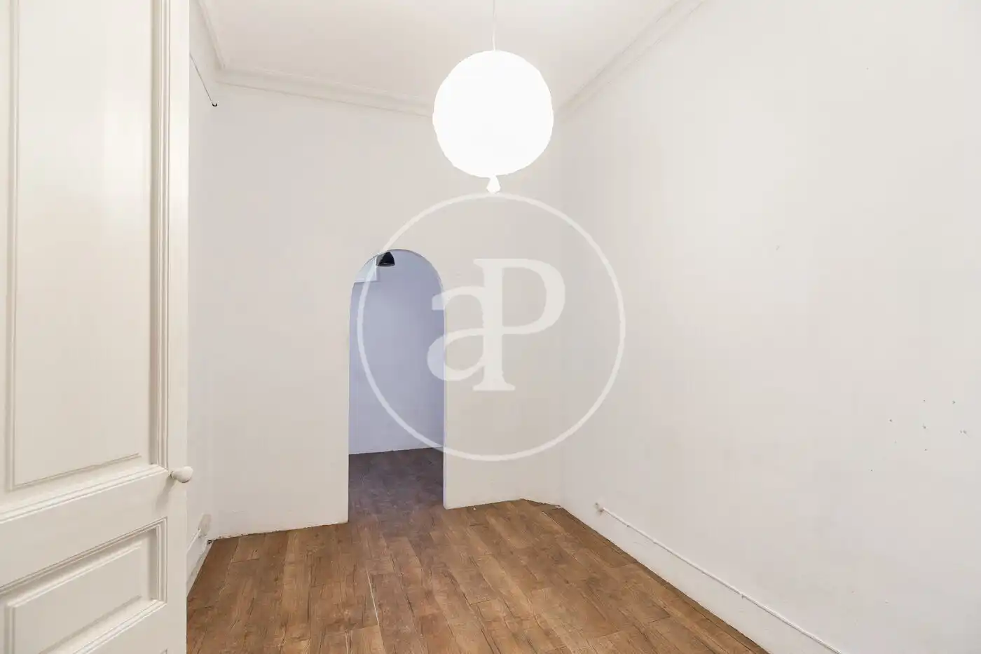 Piso en venta en Barcelona con Calefacción y Balcón