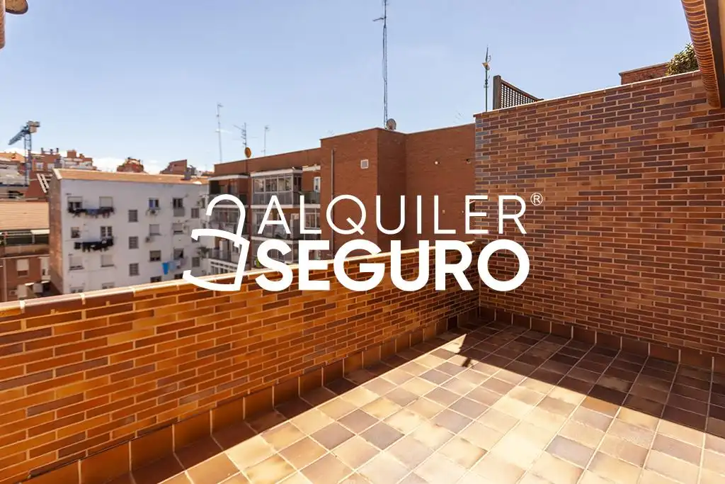 Terraza de Ático de alquiler en Madrid con Aire acondicionado, Calefacción y Trastero
