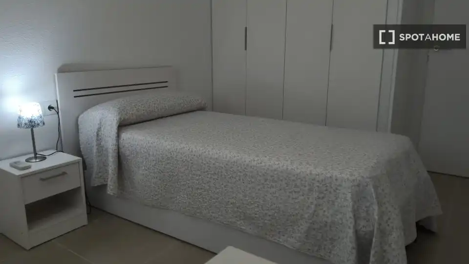 Room in Alfinach - Los Monasterios