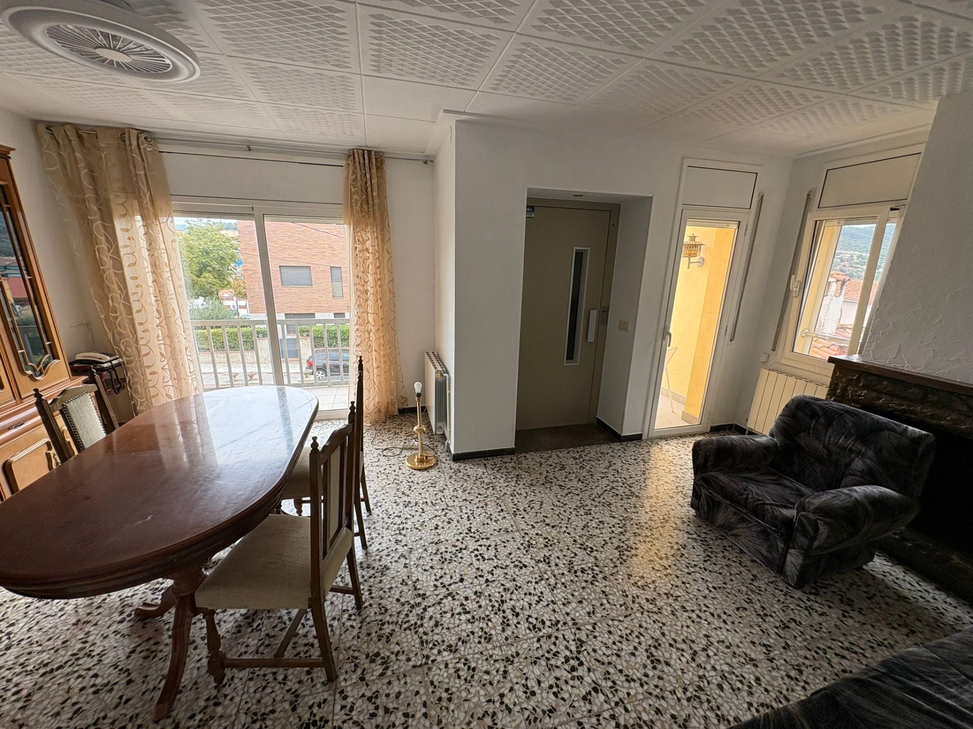 Sala d'estar de Pis de lloguer en Montmeló amb Terrassa, Forn i Balcó