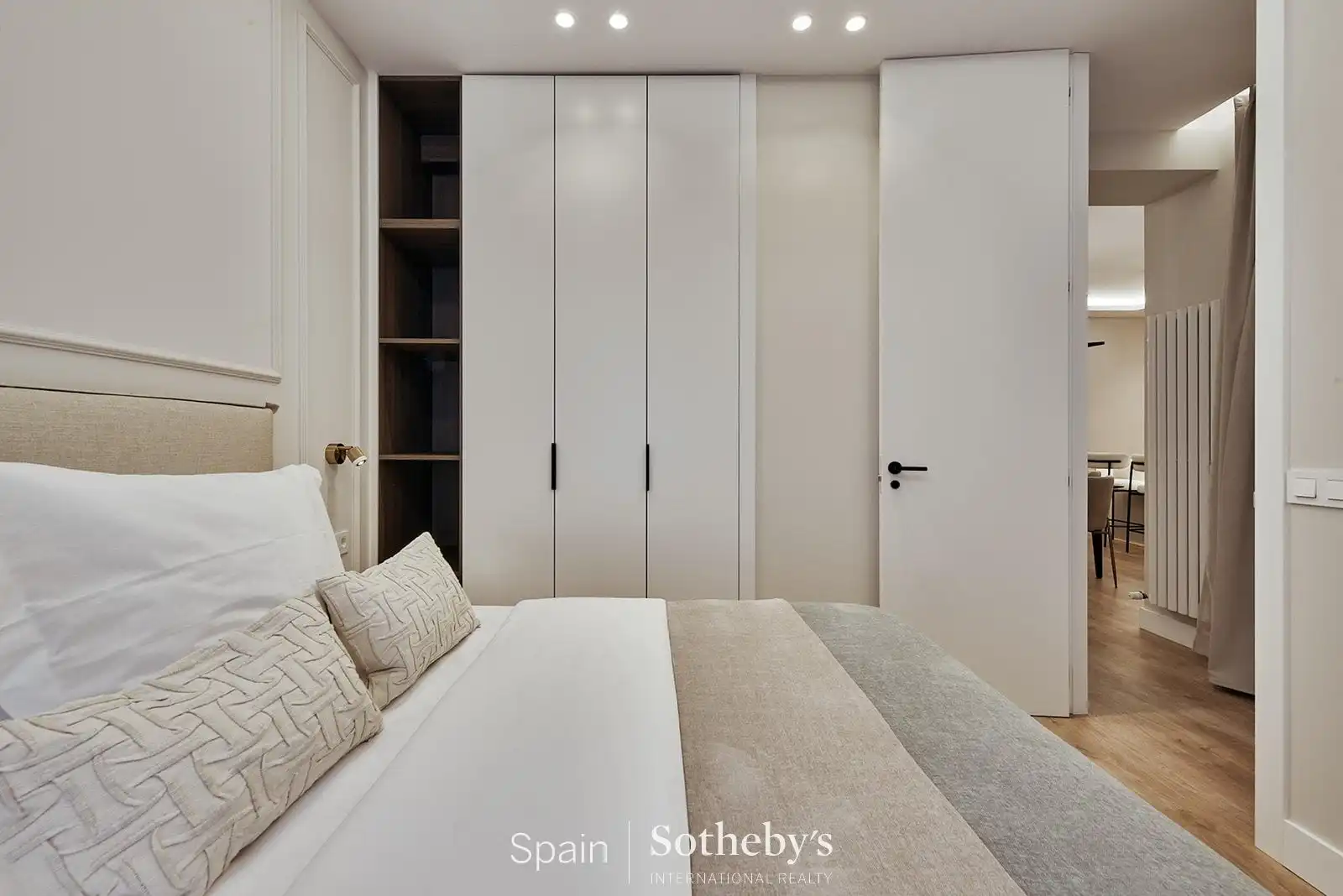 Dormitori de Apartament en venda en Madrid amb Aire condicionat, Calefacció i Terrassa
