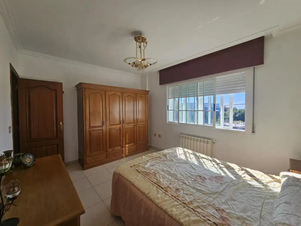 Dormitori de Casa o xalet en venda en Boiro amb Calefacció, Jardí privat i Parquet