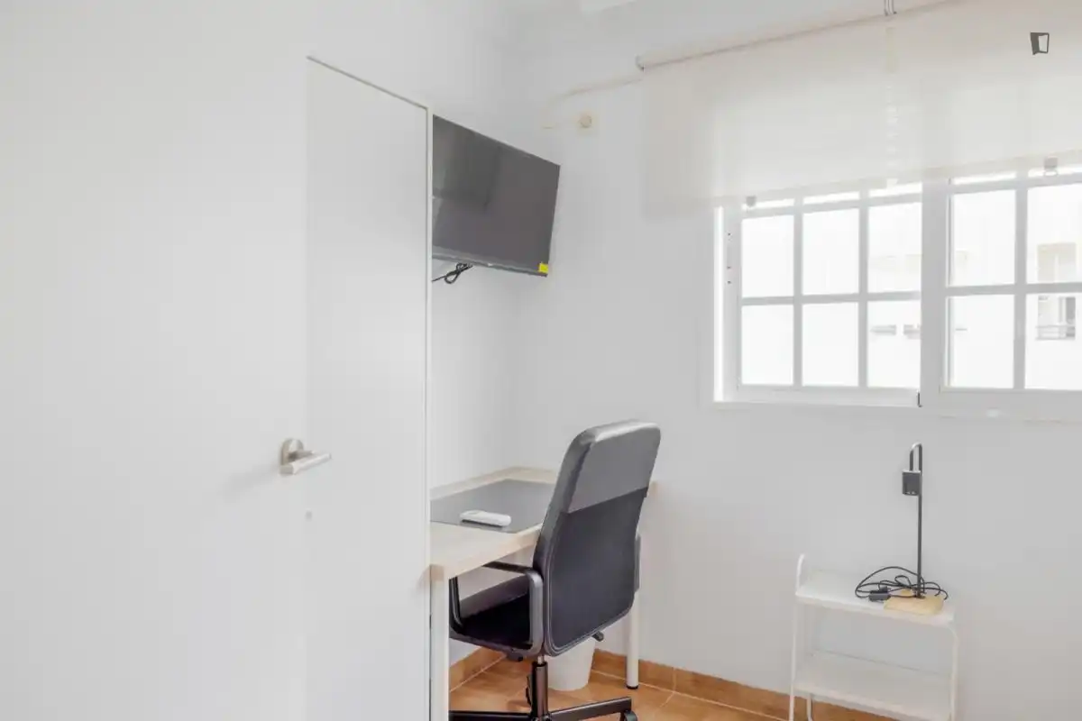 Dormitori de Apartament per a compartir en Jerez de la Frontera amb Moblat, Rentadora i Microones