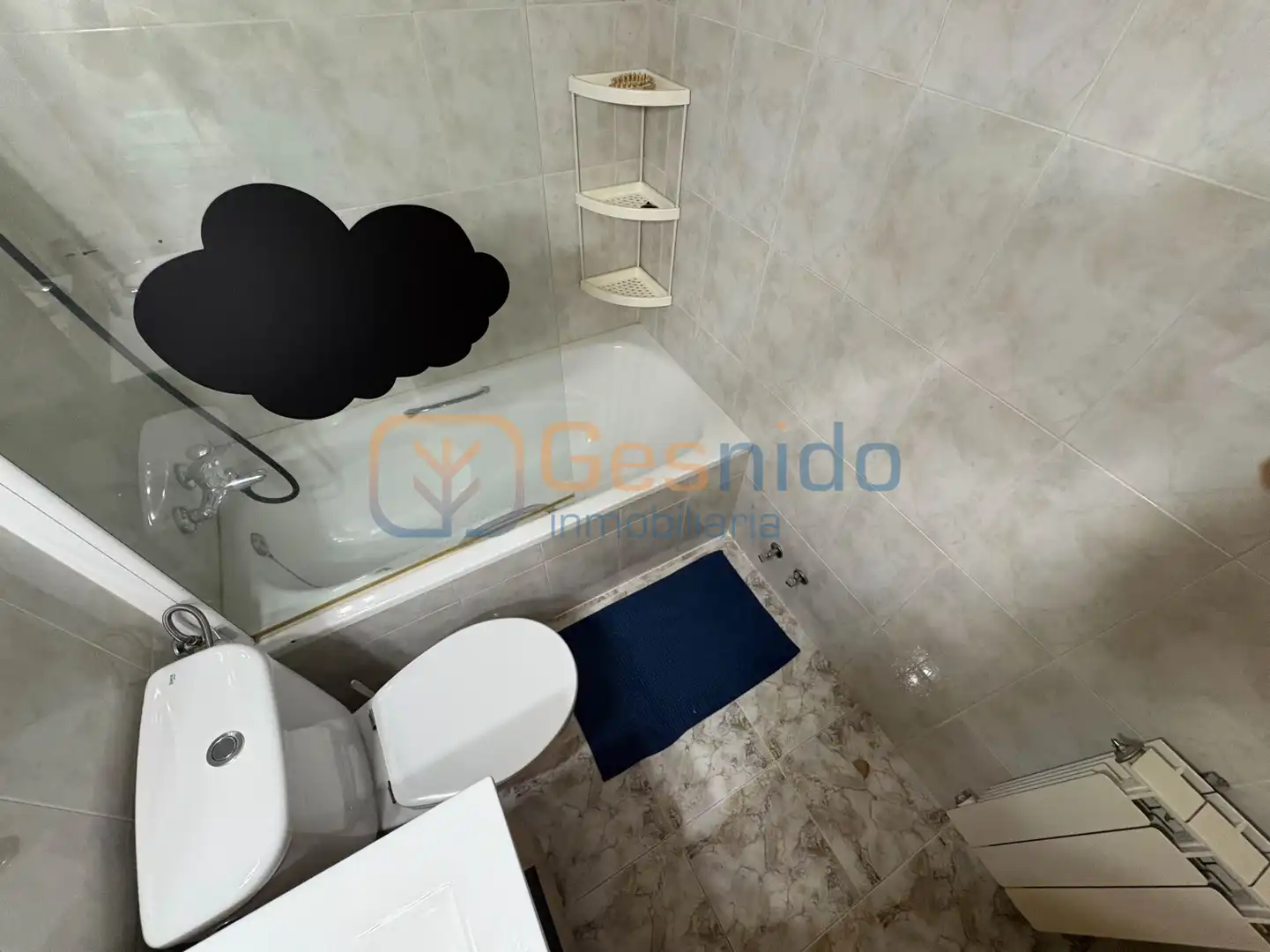 Baño de Piso de alquiler en Segovia con Calefacción, Parquet y Terraza