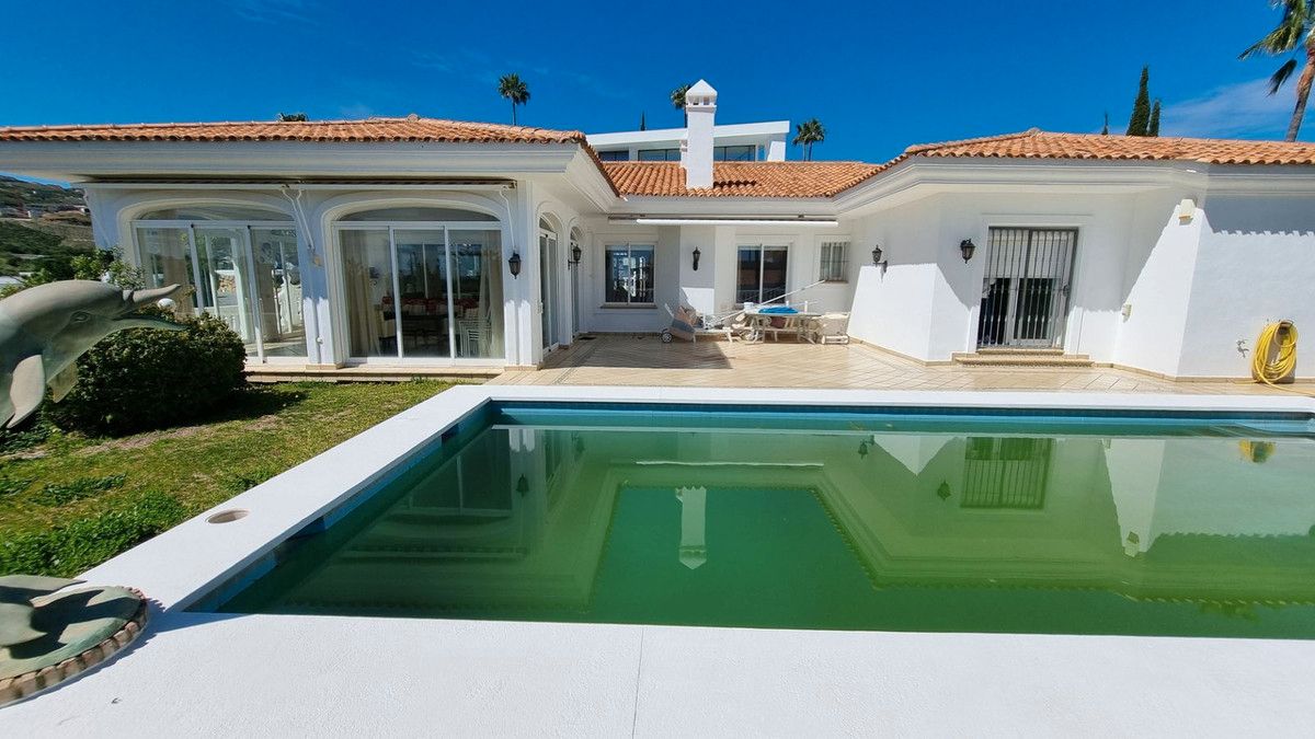 Swimming pool of House or chalet to rent in Benahavís  with Air Conditioner, Private garden and Terrace