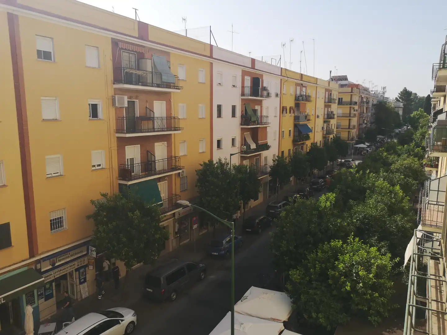 Vista exterior de Pis en venda en Sevilla amb Aire condicionat i Balcó
