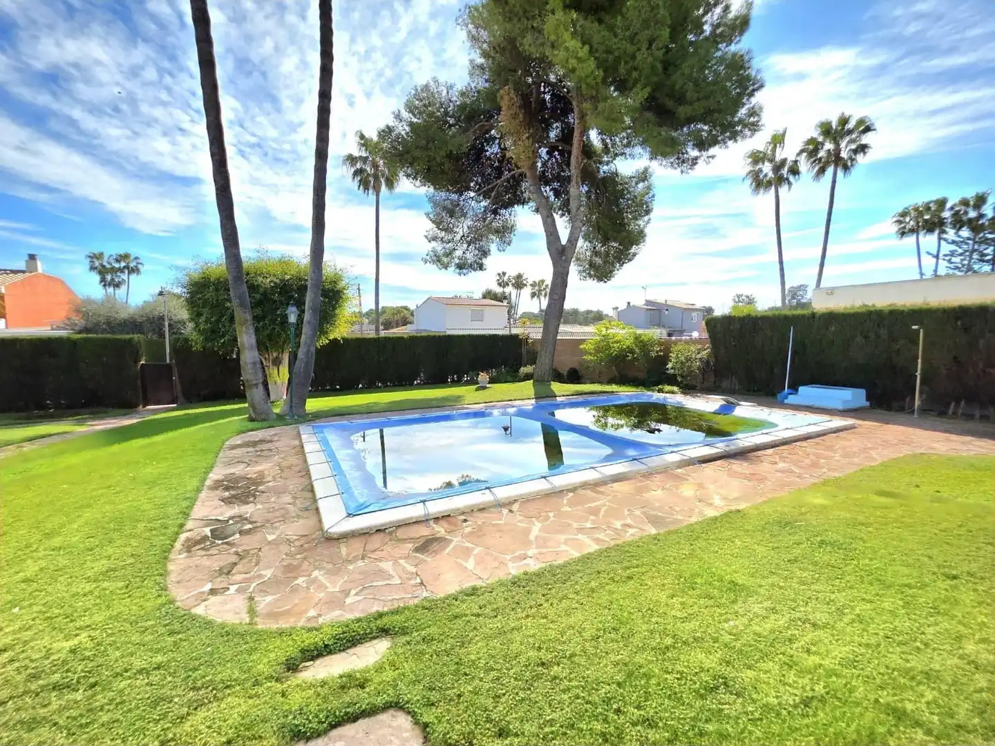 Piscina de Casa o xalet en venda en Castellón de la Plana / Castelló de la Plana amb Calefacció, Jardí privat i Terrassa
