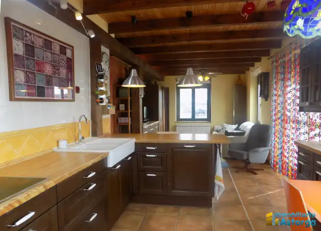 Cocina de Casa o chalet en venta en Villaobispo de Otero con Jardín privado y Parquet