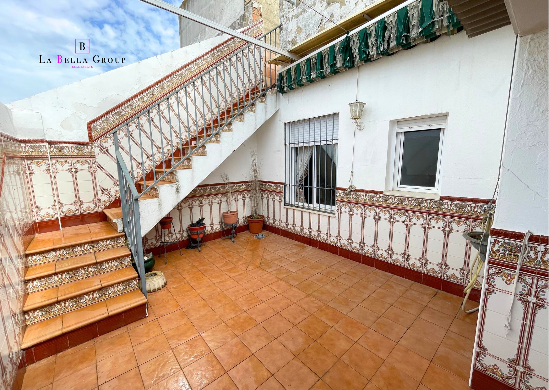 Exterior view of Building for sale in Monturque  with Community pool