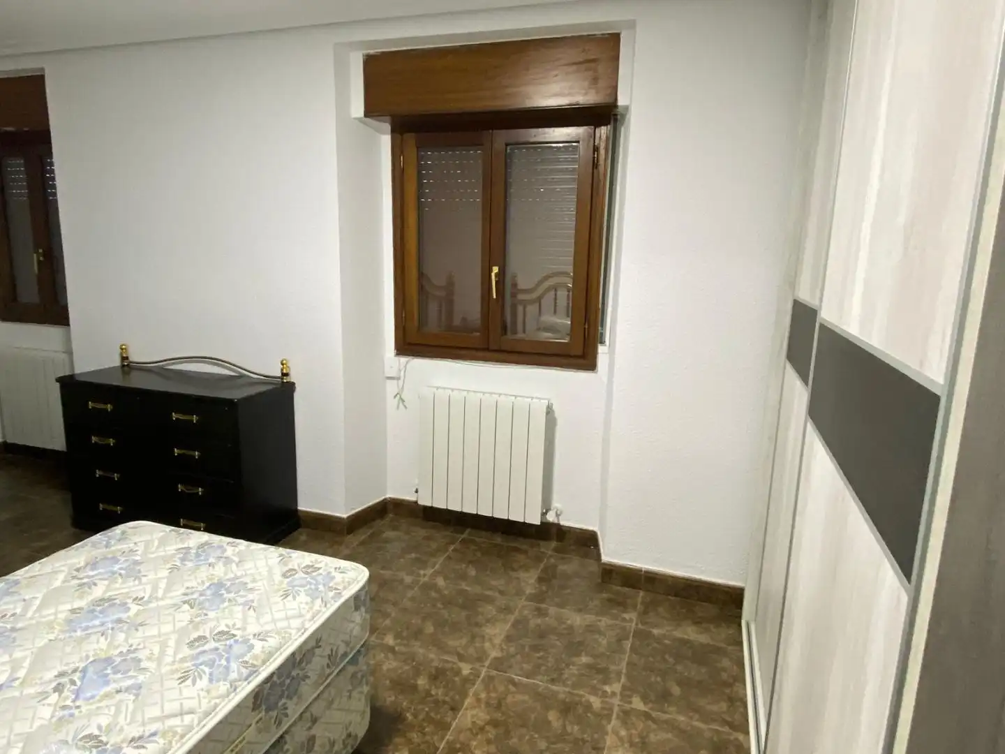 Dormitori de Casa o xalet de lloguer en Legutio amb Calefacció, Jardí privat i Parquet