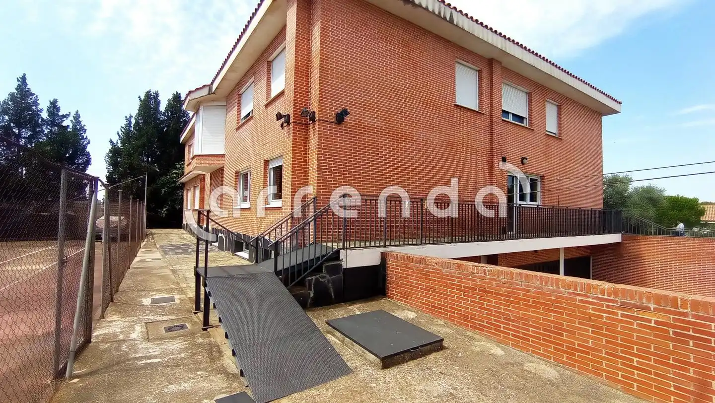 Vista exterior de Casa o chalet en venta en Villalbilla con Calefacción, Jardín privado y Terraza