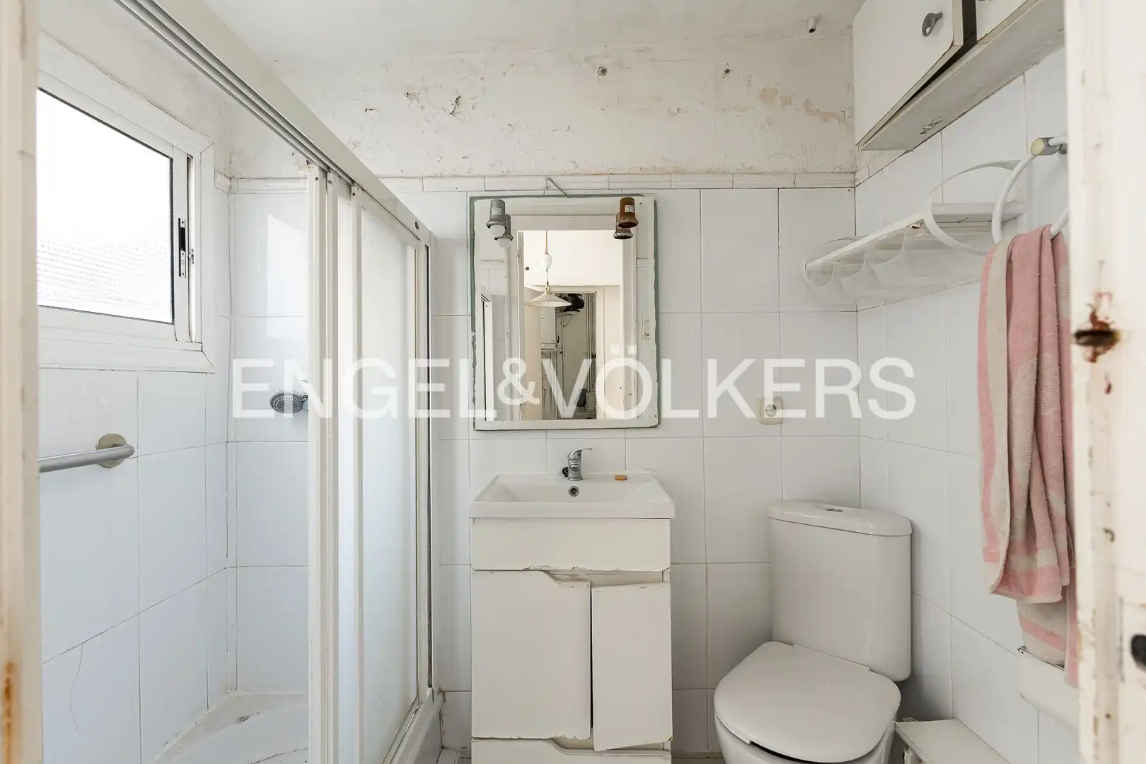 Badezimmer von Einfamilien-Reihenhaus zum Verkauf in Tarragona mit Klimaanlage, Heizung und Balkon