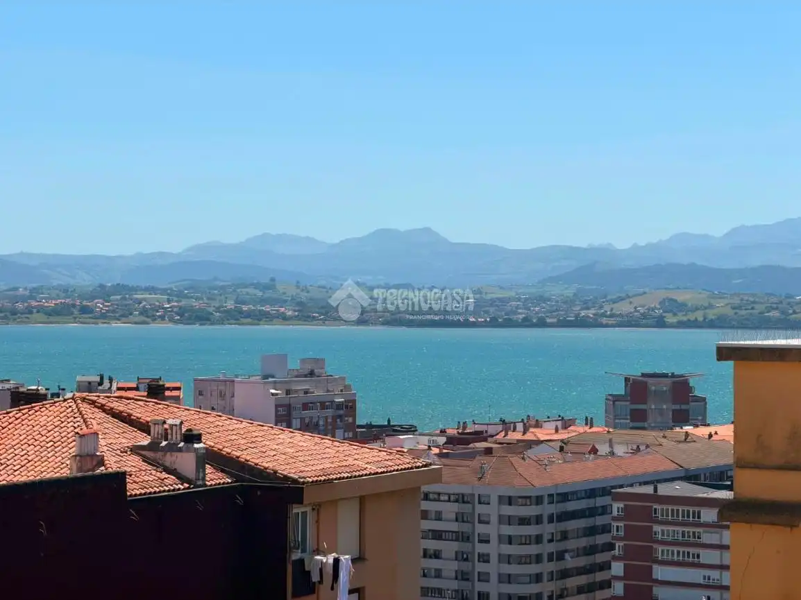 Piso en venta en Santander con Calefacción y Parquet