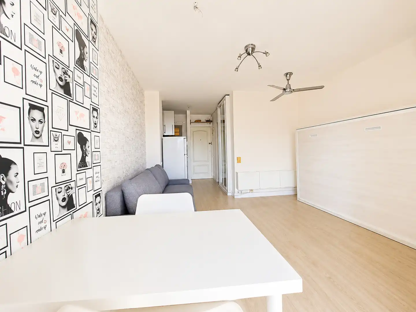 Sala de estar de Estudio en venta en Benalmádena con Aire acondicionado, Terraza y Amueblado
