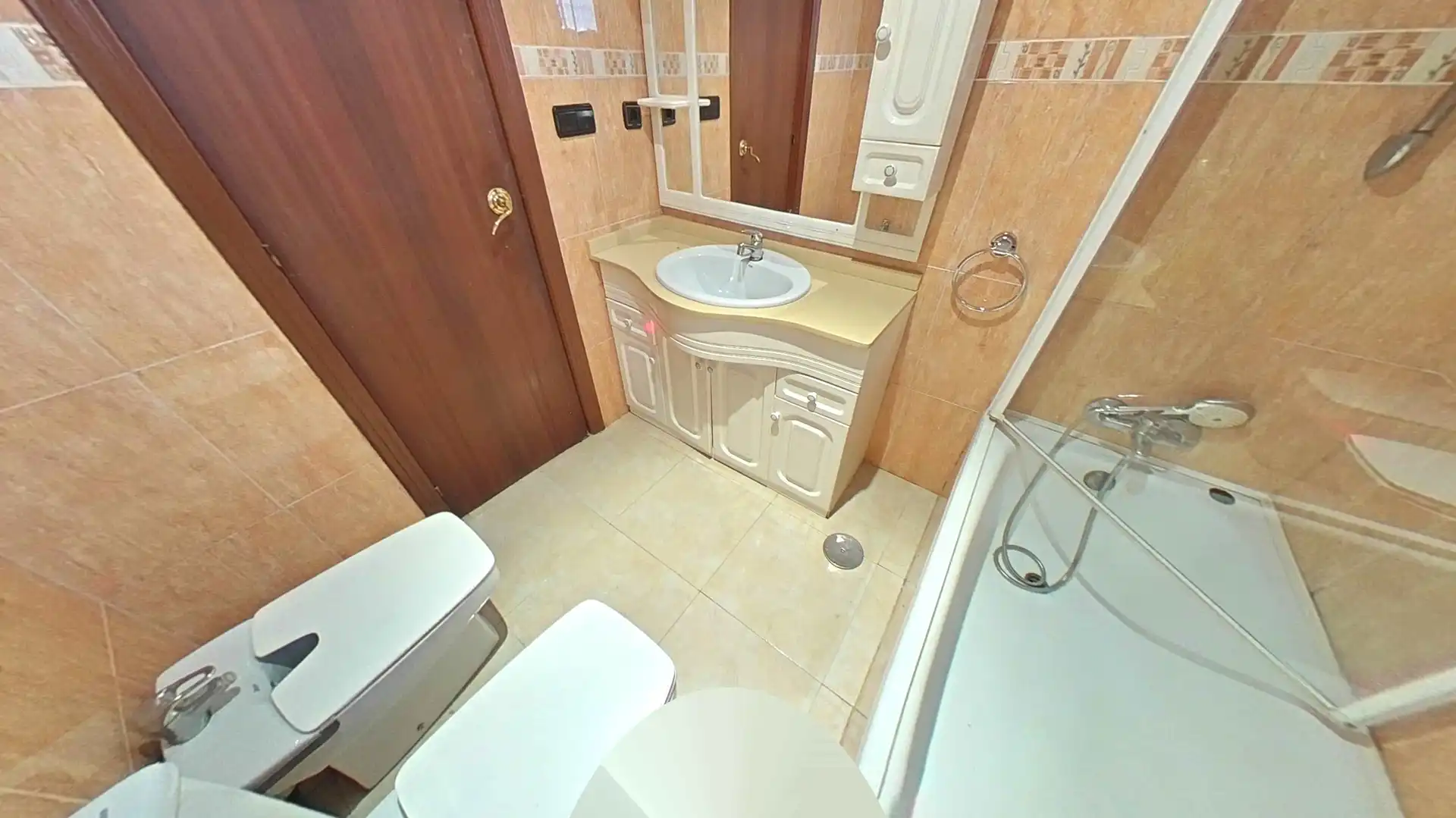 Badezimmer von Wohnungen zum Verkauf in Elche / Elx mit Klimaanlage und Balkon