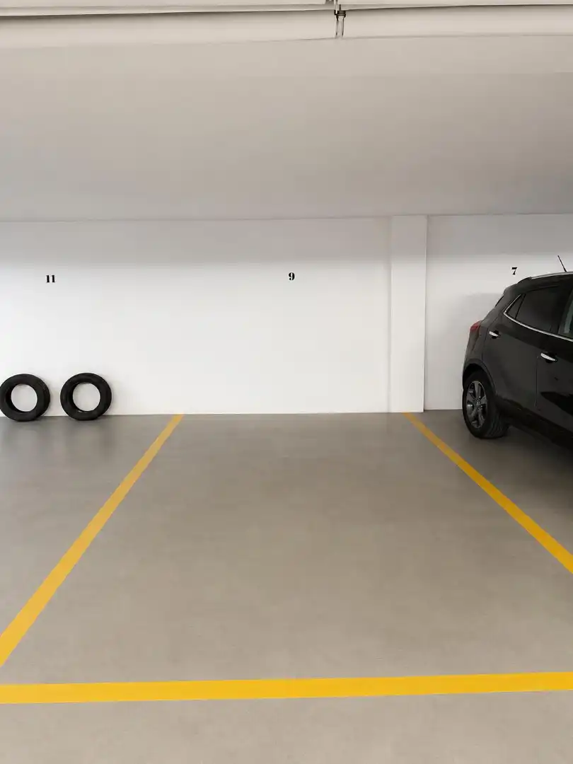 Parkplatz von Maisonette zur Miete in Azuqueca de Henares mit Klimaanlage, Heizung und Ofen