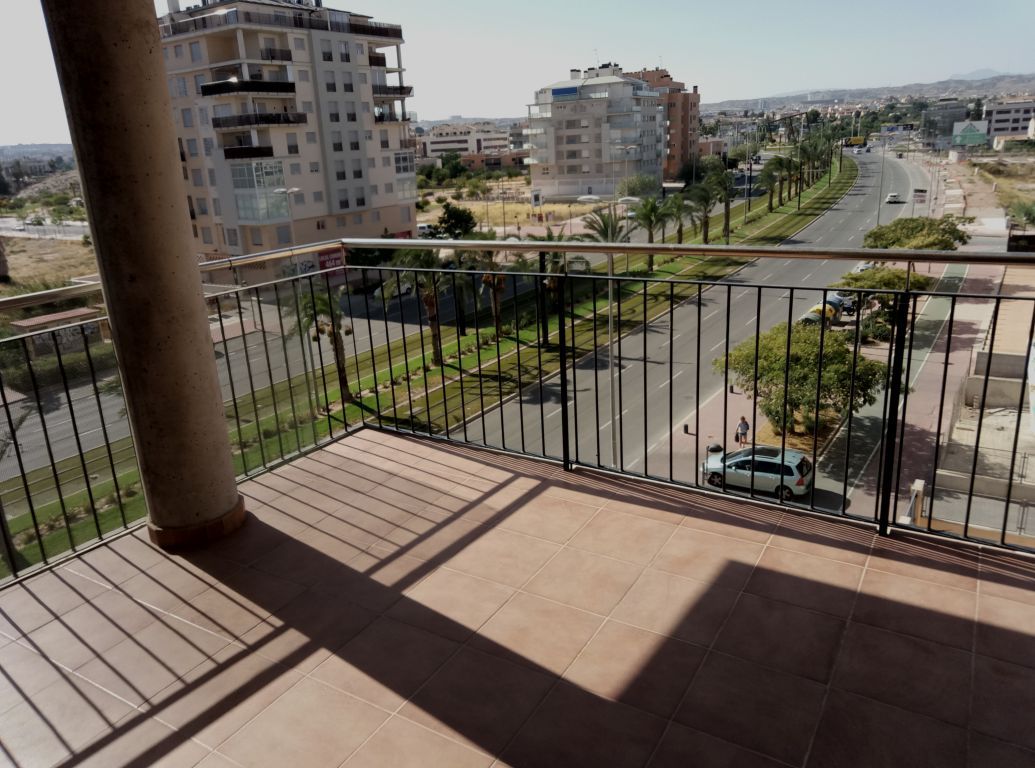 Wohnung zur Miete in Juan de Borbón, Norte