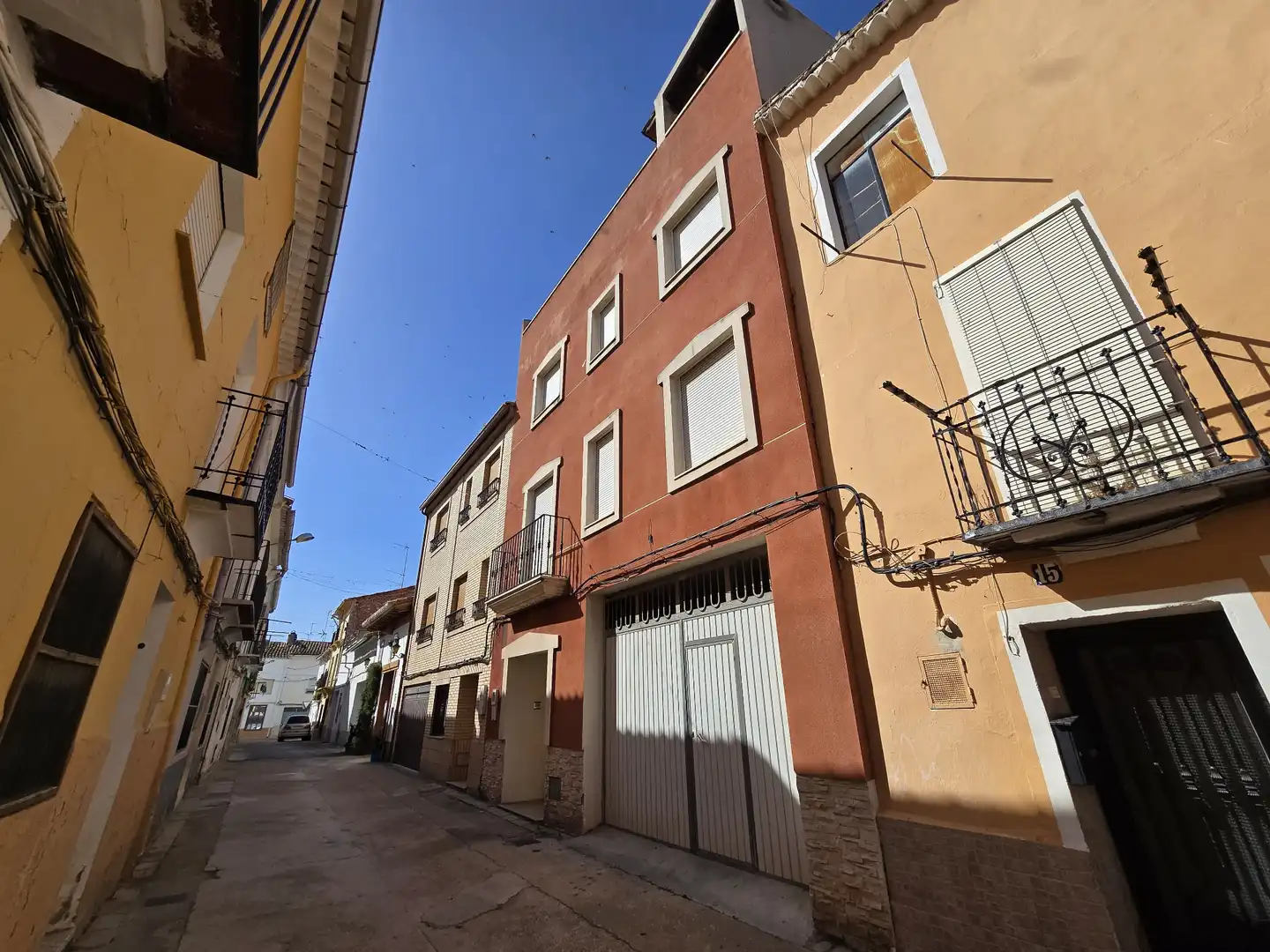 Vista exterior de Casa adosada en venta en Utiel con Terraza
