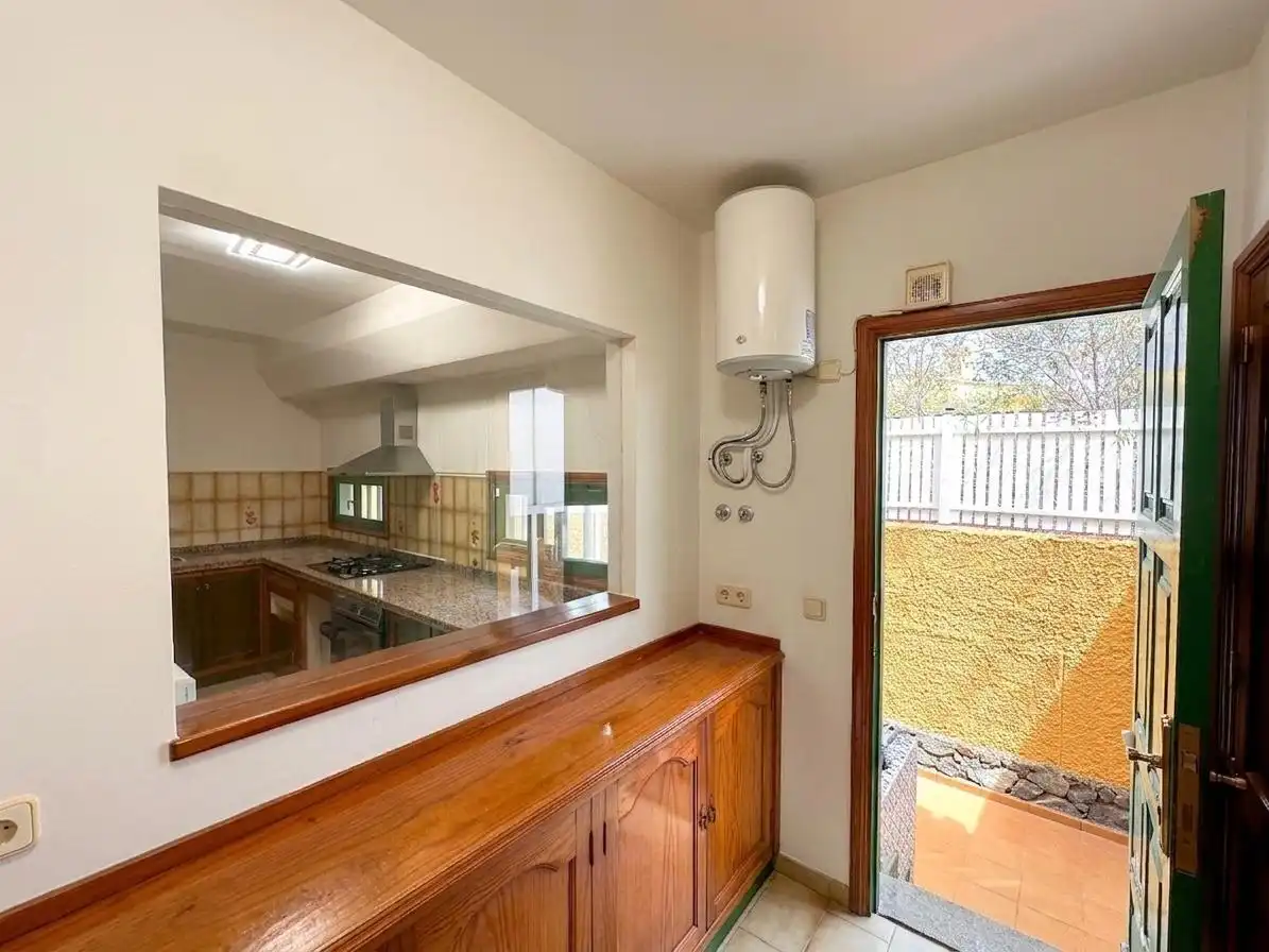 Cuina de Casa o xalet en venda en Santa Brígida amb Jardí privat, Terrassa i Traster
