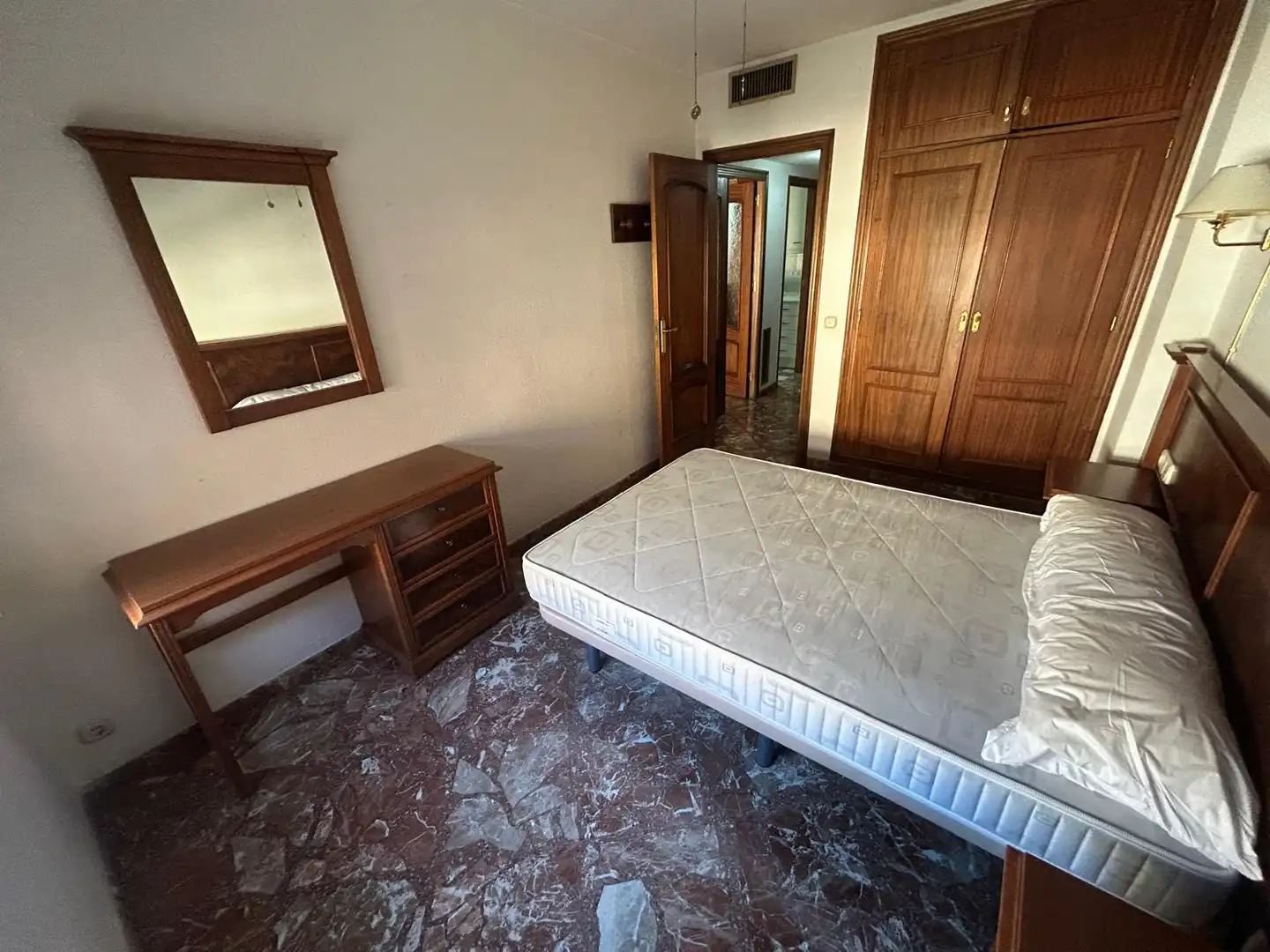 Schlafzimmer von Wohnungen zur Miete in Granada mit Klimaanlage, Heizung und Möbliert