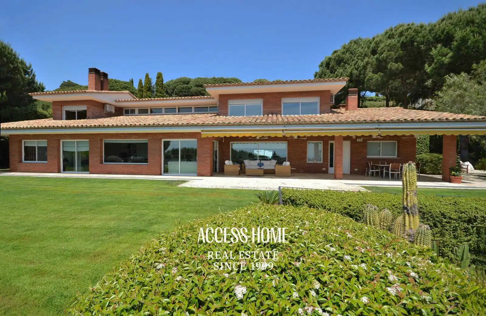 Detached house with pool for sale in Supermaresme
