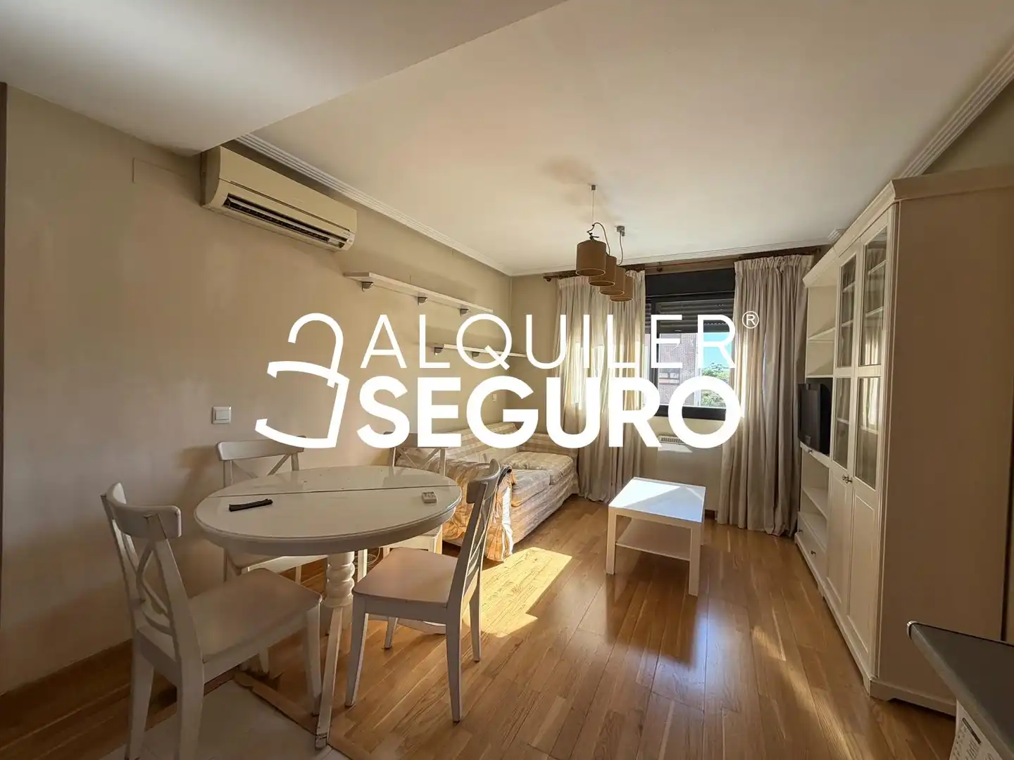 Sala de estar de Piso de alquiler en Madrid con Aire acondicionado, Calefacción y Piscina
