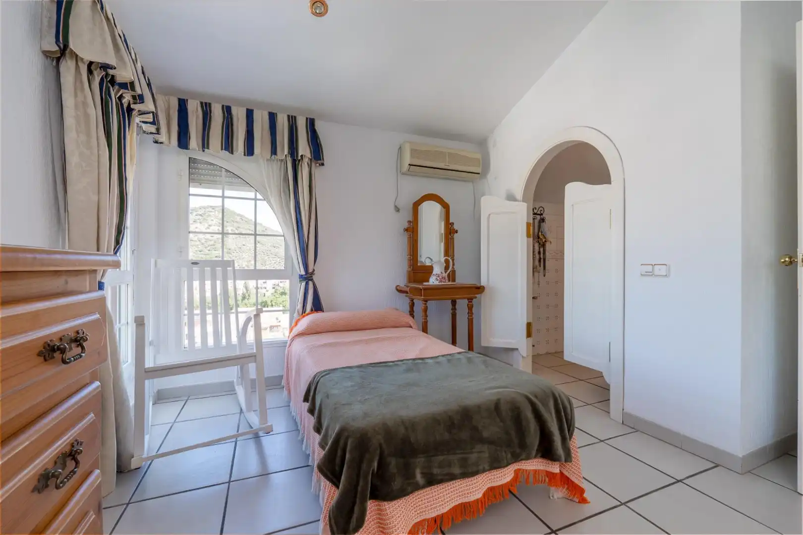 Habitación de Casa o chalet en venta en Valdepeñas de Jaén con Aire acondicionado, Calefacción y Jardín privado