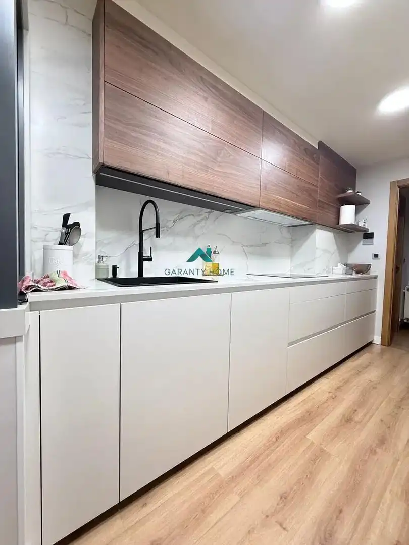 Cocina de Piso en venta en Pontevedra Capital  con Calefacción y Trastero