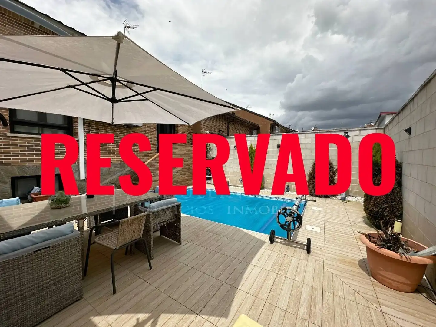 Terrassa de Casa adosada en venda en Casarrubuelos amb Aire condicionat, Calefacció i Piscina