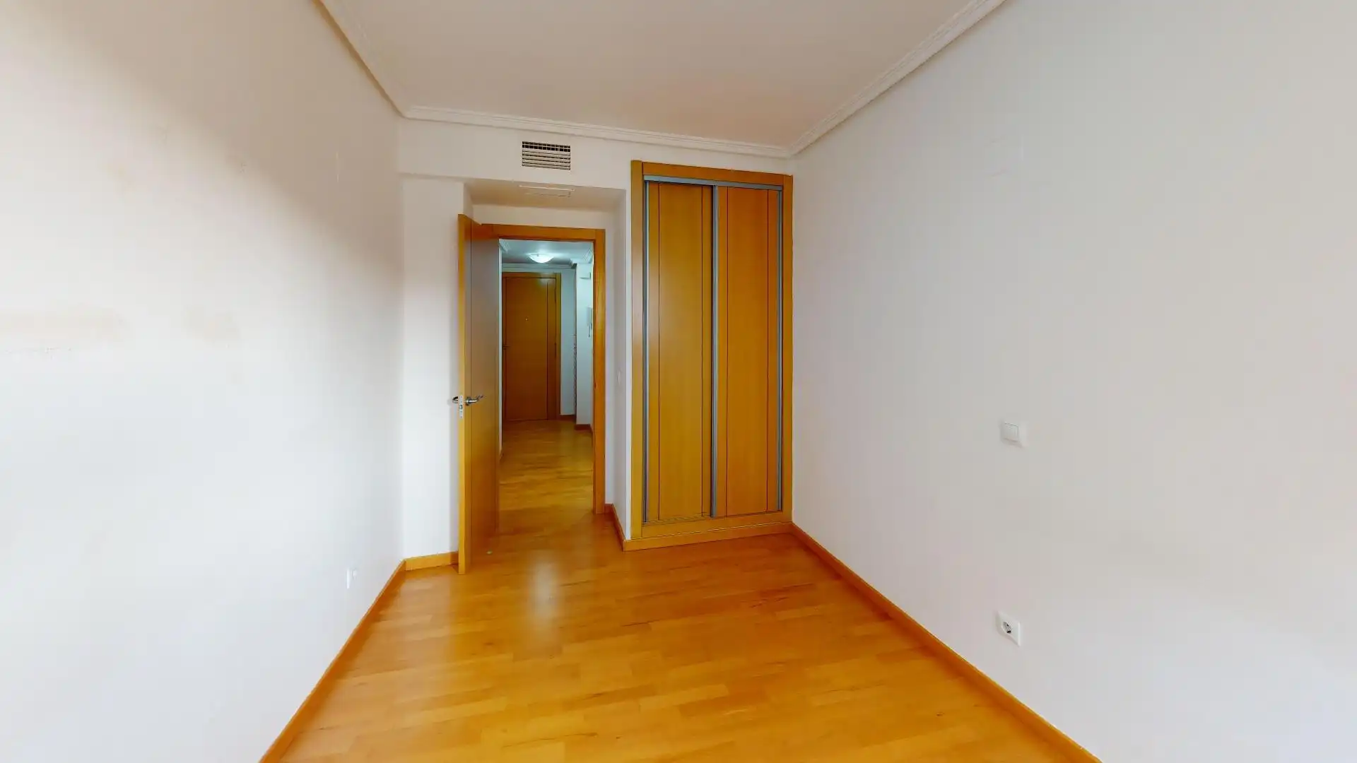 Wohnung zum Verkauf in Valencia mit Klimaanlage, Parkett und Gemeinschaftspool