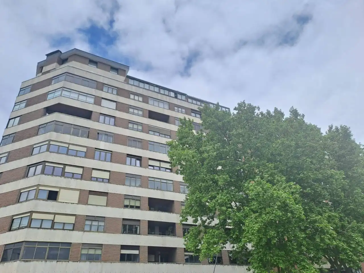 Vista exterior de Pis en venda en Burgos amb Calefacció, Parquet i Terrassa
