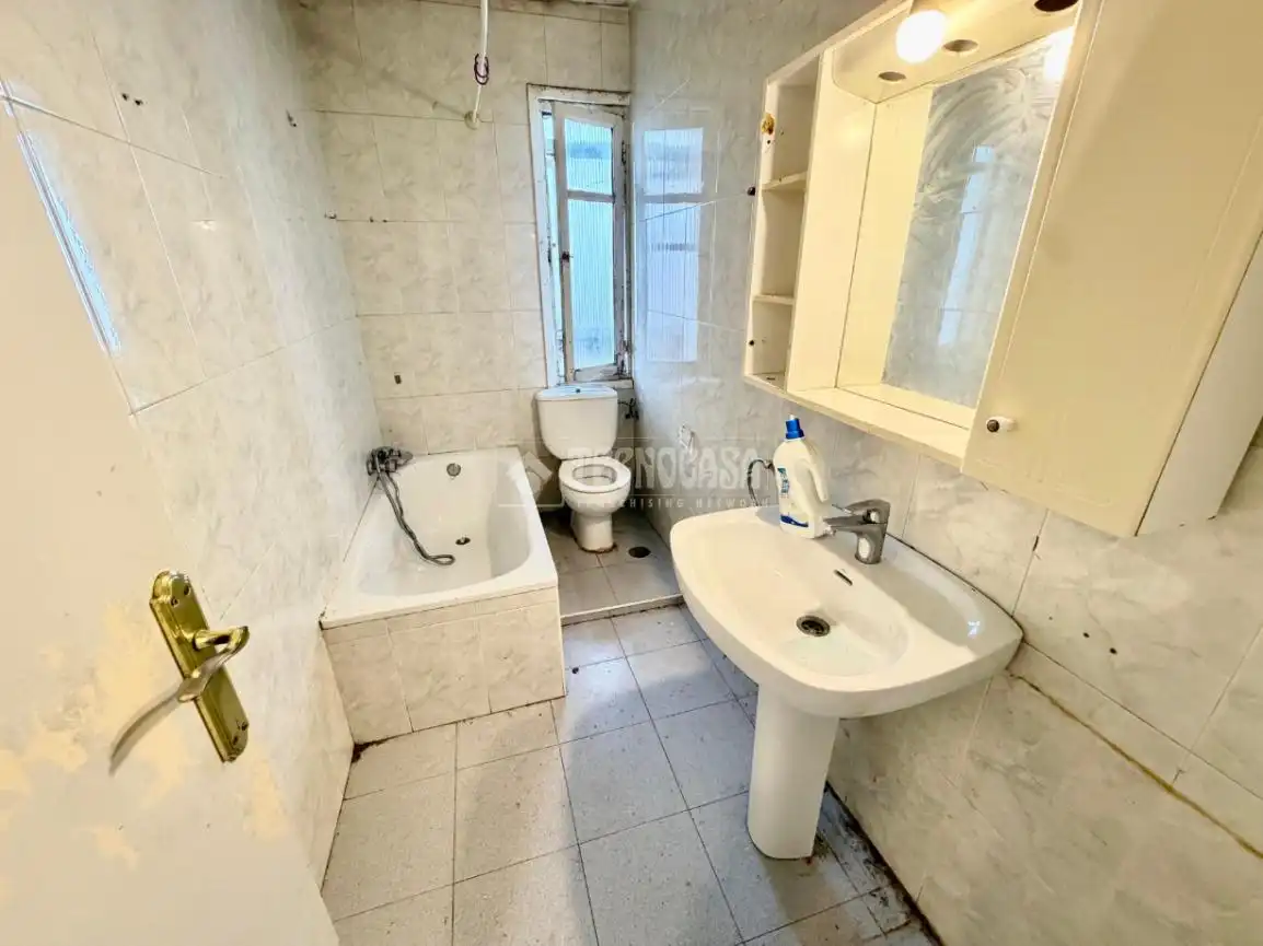 Baño de Piso en venta en León Capital  con Calefacción, Parquet y Balcón