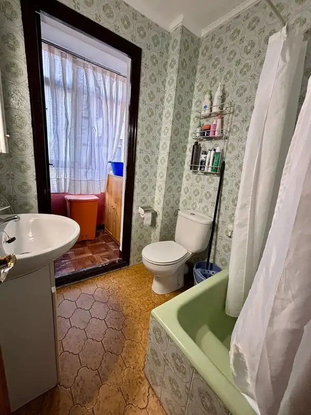 Bathroom of Flat for sale in Bilbao   with Heating and Furnished