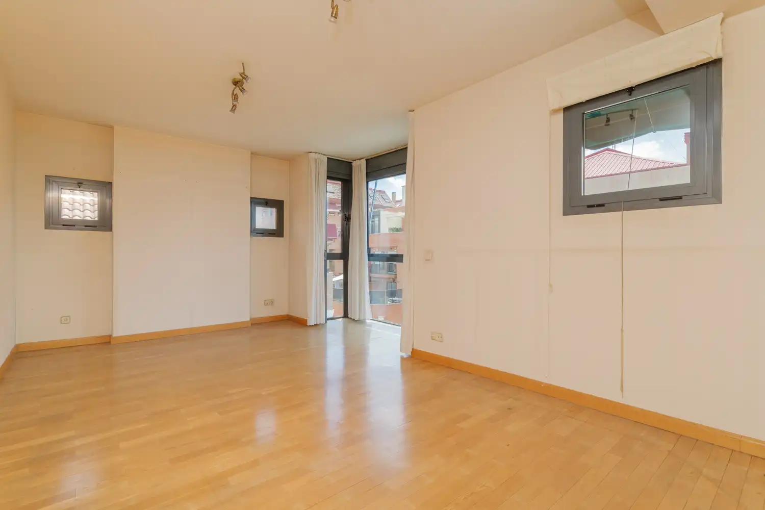 Sala d'estar de Dúplex en venda en Madrid amb Aire condicionat, Calefacció i Parquet