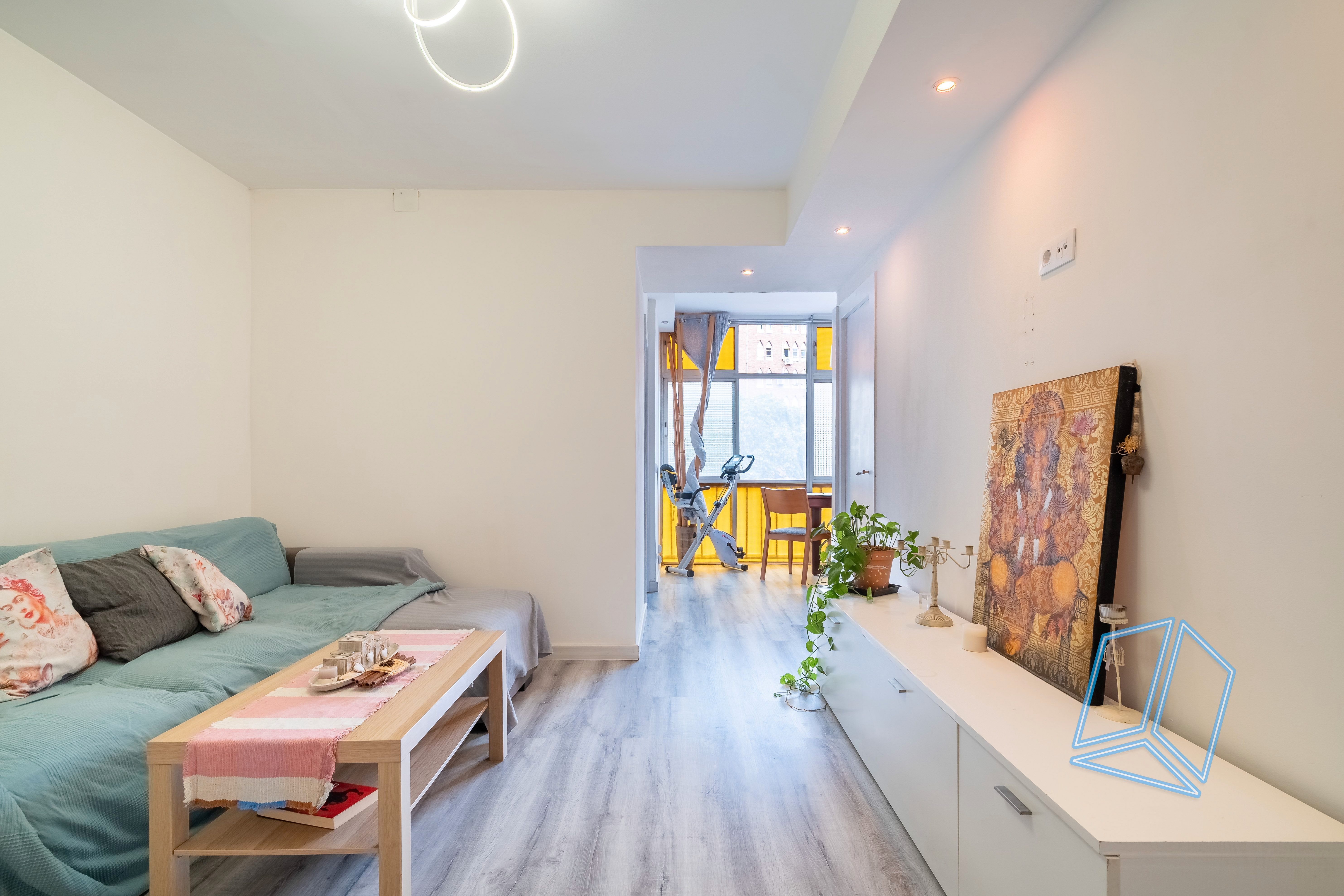 Living room of Flat for sale in  Barcelona Capital  with Heating and Storage room