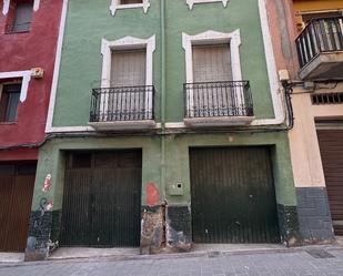 Vista exterior de Casa adosada en venda en Villena amb Terrassa i Traster