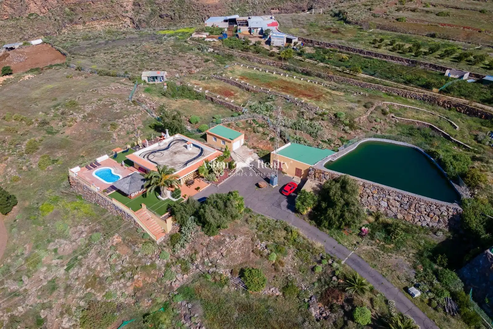 Vista exterior de Casa o xalet en venda en Adeje amb Aire condicionat, Traster i Piscina
